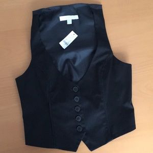 NWT NY & Co black vest w/adjustable bk belt Size 6